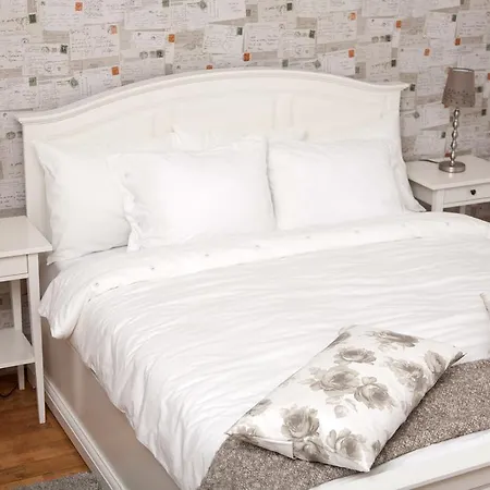 Old Town By Mrg Бухарест